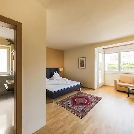 Pernhof Aparthotel 3*